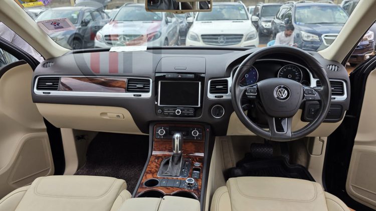 2012 VOLKSWAGEN TOUAREG