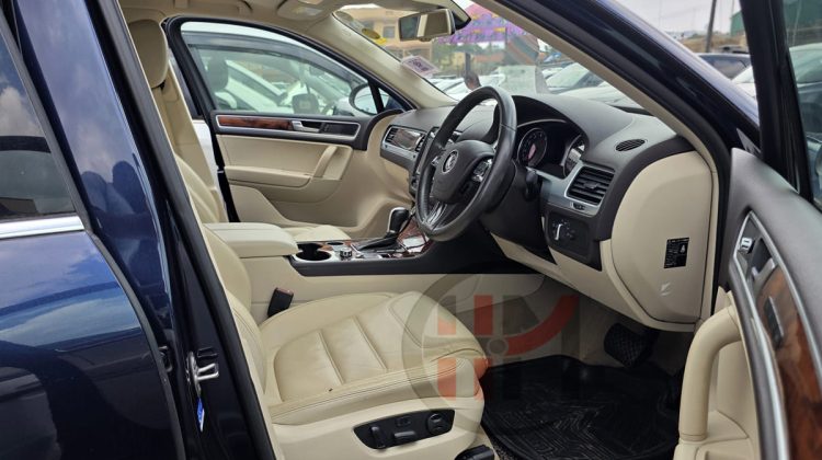 2012 VOLKSWAGEN TOUAREG