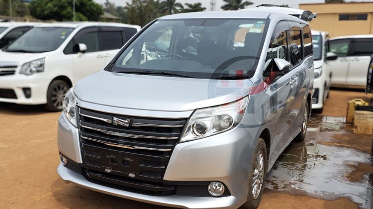 2014 TOYOTA NOAH