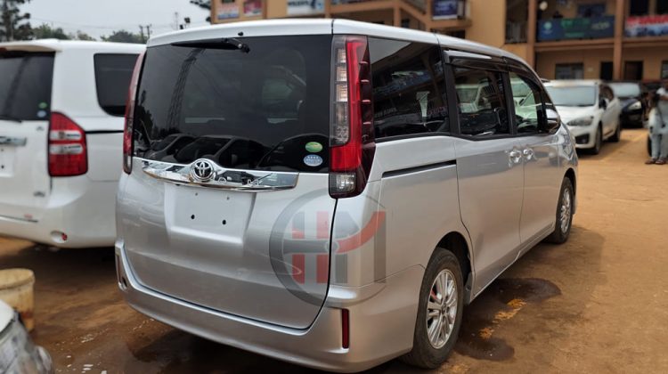 2014 TOYOTA NOAH