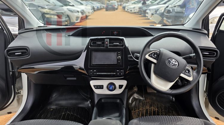 2016 TOYOTA PRIUS