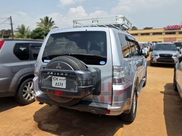 2013 MITSUBISHI PAJERO