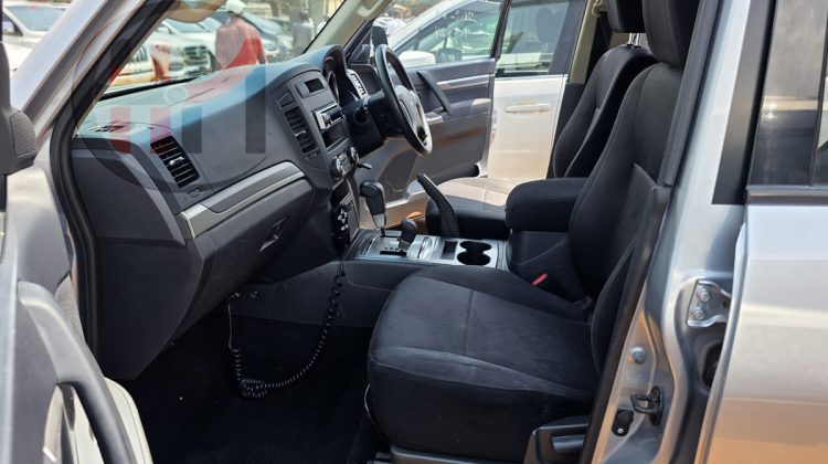 2013 MITSUBISHI PAJERO