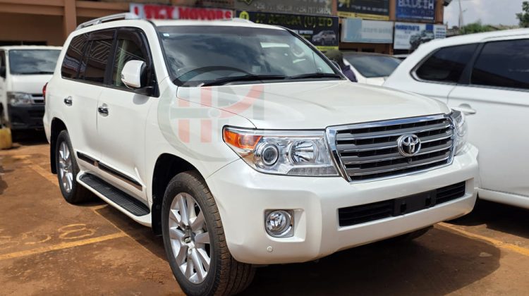 2015 TOYOTA LAND CRUISER ZX V8