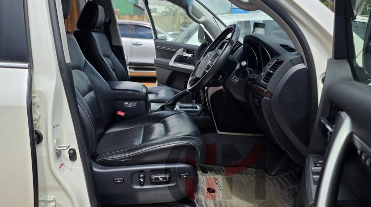 2015 TOYOTA LAND CRUISER ZX V8