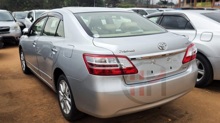 2012 TOYOTA PREMIO