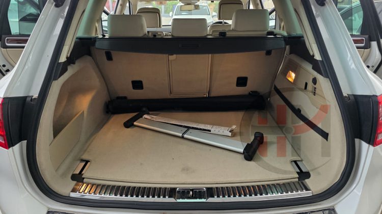 2013 VOLKSWAGEN TOUAREG