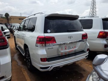 2018 TOYOTA LAND CRUISER V8