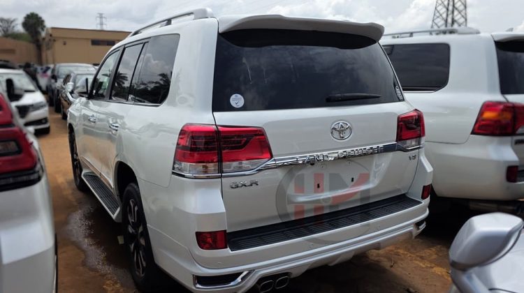 2018 TOYOTA LAND CRUISER V8
