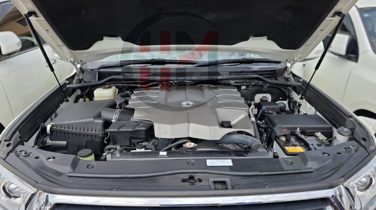 2018 TOYOTA LAND CRUISER V8