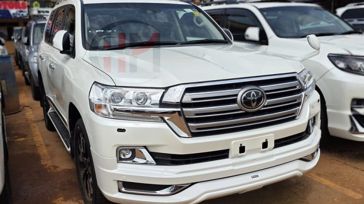 2018 TOYOTA LAND CRUISER V8