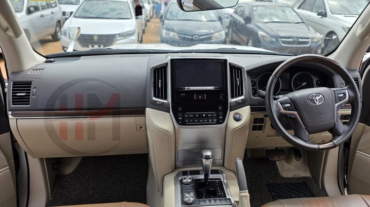 2018 TOYOTA LAND CRUISER V8