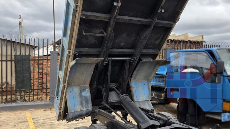 1987 ISUZU ELF TIPPER