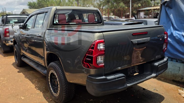 2022 TOYOTA HILUX DOUBLE CABIN PICK UP