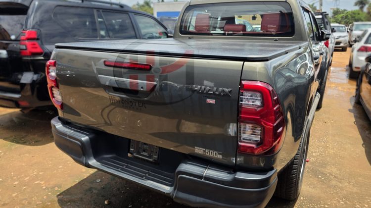 2022 TOYOTA HILUX DOUBLE CABIN PICK UP
