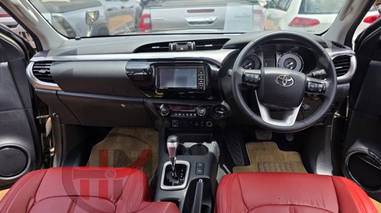 2022 TOYOTA HILUX DOUBLE CABIN PICK UP