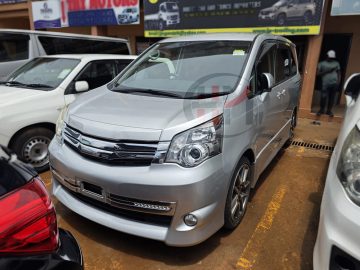 2013 TOYOTA NOAH GS