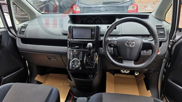 2013 TOYOTA NOAH GS